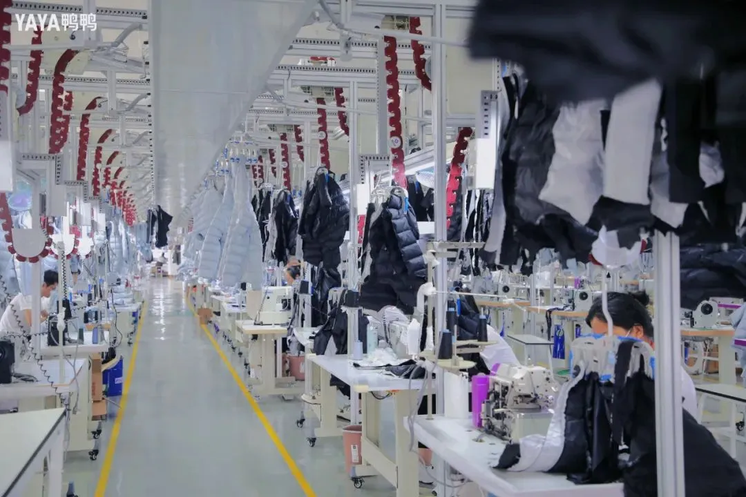 In just two months, YAYA's smart factory has sold 10 million pieces, making the rapid production of down jackets a new possibility